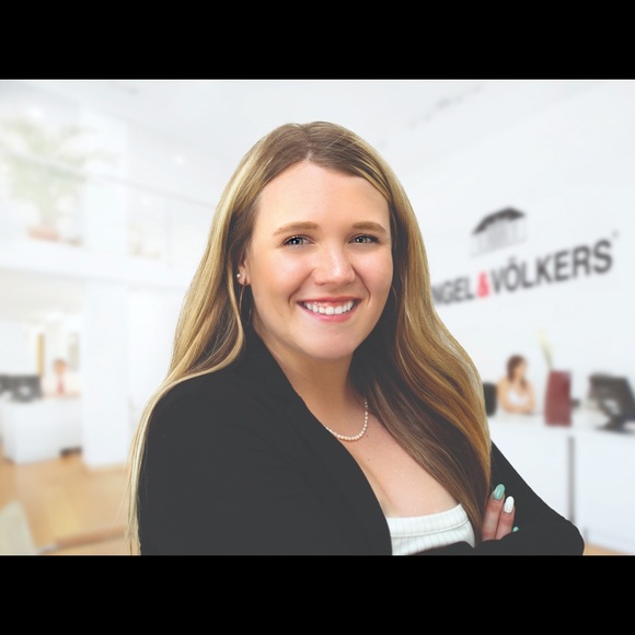 Meet your Posher, Jazlyn - Picture 1 of 1